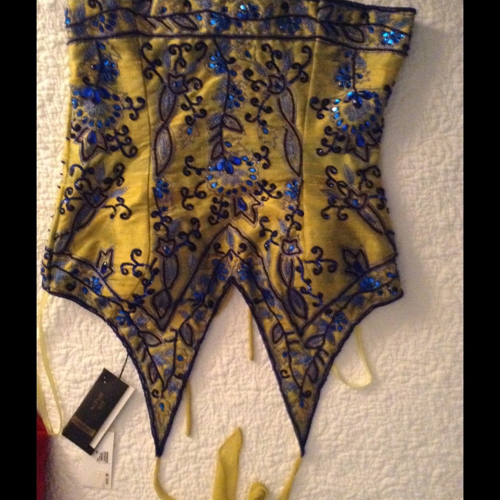 Beaded corset that steals the looks!